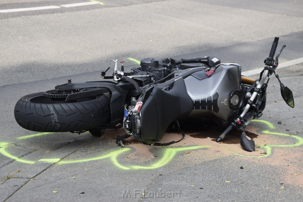 Schwerer Krad PKW Unfall Koeln Muelheim Am Springborn Cottbuserstr P088.JPG - Miklos Laubert